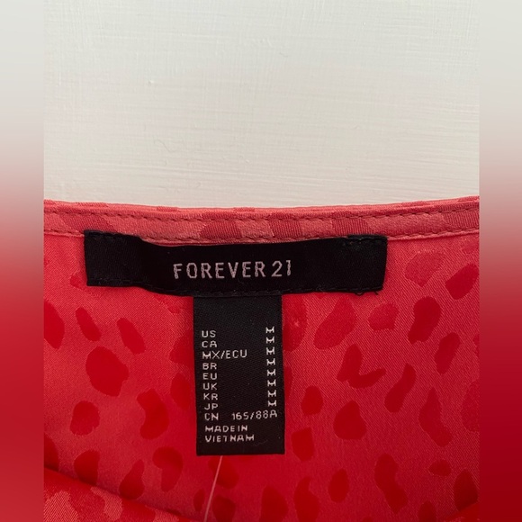 Forever 21 Spaghetti Strap Satin Cheetah Print Cowl Neck Crop Top Size M - Picture 3 of 5